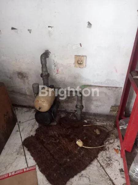 image DISEWAKAN RUKO 2 LANTAI DI PUSAT KOTA TULUNGAGUNG,  LOKASI STRATEGIS, COCOK BUAT BISNIS MAUPUN RUMAH TANGGA. (5)