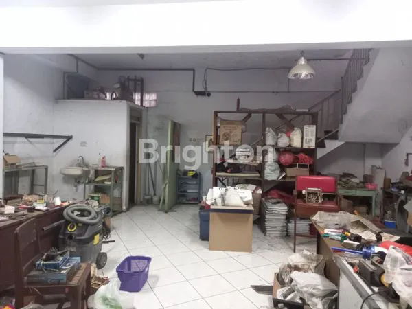 image DISEWAKAN RUKO 2 LANTAI DI PUSAT KOTA TULUNGAGUNG,  LOKASI STRATEGIS, COCOK BUAT BISNIS MAUPUN RUMAH TANGGA. (4)