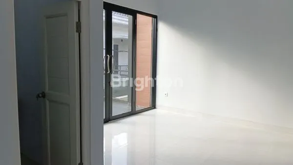 image MODERN HOUSE 2 LANTAI  – DESAIN RAPI & TENGAH KOTA (5)