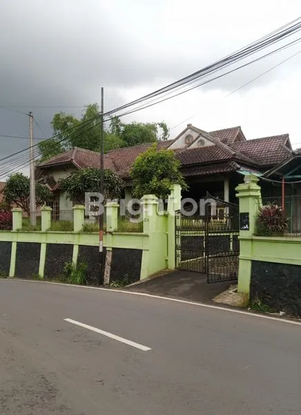 image INVESTASI CERDAS: RUMAH 1000M² + KONTRAKAN 6 KAMAR (2)