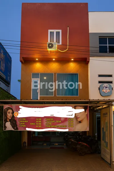 RUKO 3 LANTAI DI LAWEYAN DEKAT DENGAN 4 UNIVERSITAS