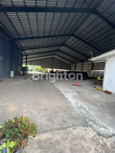 image RUKO 3 LANTAI,BANGUNAN GUDANG LUAS 1100M² DAN TANAH TOTAL LUAS TANAH 2500M² KH HASYIM ASHARI PINANG TANGERANG DEKAT PINTU TOL CILEDUG DAN KARANG TENGAH (3)