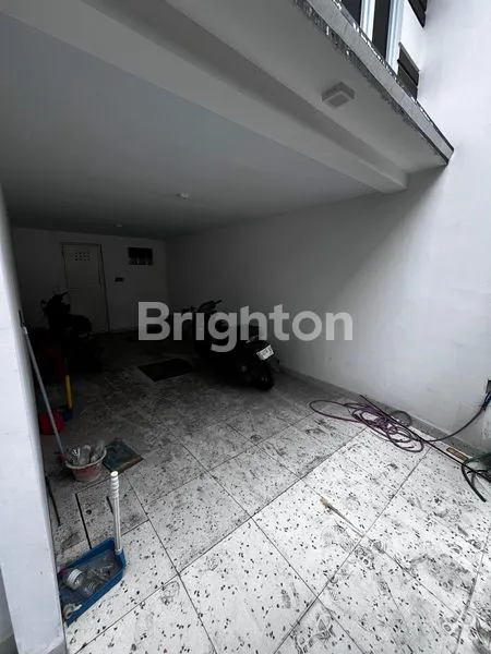 image RUMAH PADEMANGAN ROW 2 MOBIL UK 6X15 3LT 5KT 4KM SHM JAKARTA UTARA (7)