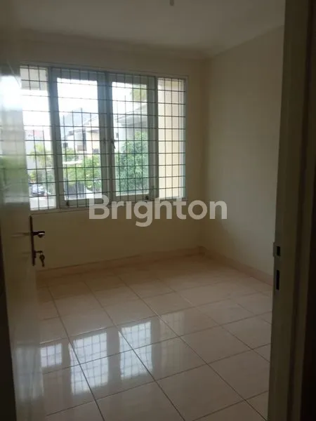 image RUMAH 2 LANTAI MITRA GADING VILLA SIAP HUNI (4)