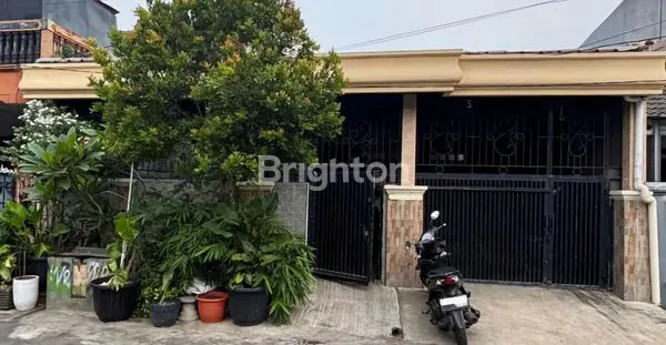 image DIJUAL RUMAH STRATEGIS SAMPING SUMMARECON BEKASI DEKAT STASIUN KRANJI DI PERUM TYTYAN (4)