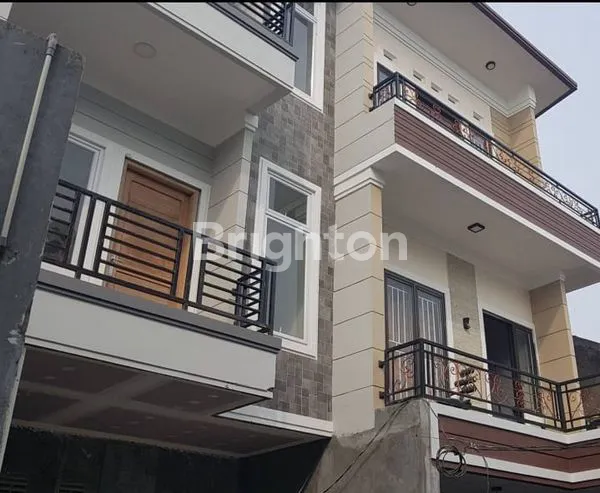 \\U2728 RUMAH BARU 3 LANTAI + 2 ROOFTOP – LOKASI STRATEGIS KOSAMBI CENGKARENG