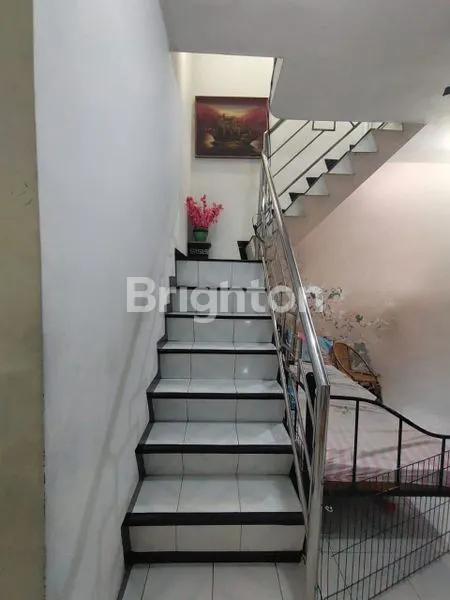 image RUMAH 2,5 LANTAI SHM 750 JT DEKAT JUANDA (7)