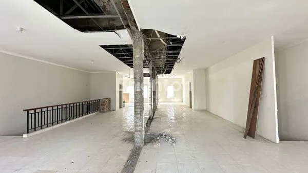 image RUKO GANDENG 3 LANTAI DI JALAN BOULEVARD GADING SERPONG TANGERANG  (4)