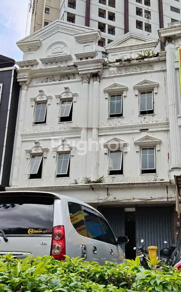 image RUKO GANDENG 3 LANTAI DI JALAN BOULEVARD GADING SERPONG TANGERANG  (1)