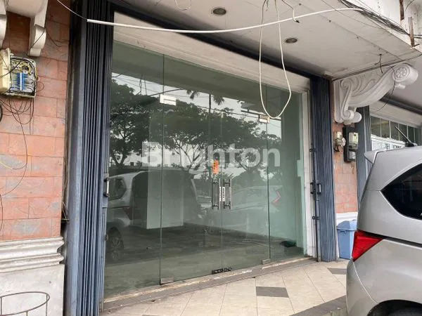 image RUKO GANDENG 3 LANTAI DI JALAN BOULEVARD GADING SERPONG TANGERANG  (2)