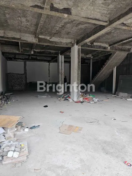 image RUKO GANDENG ISTIMEWA POROS JALAN SUDIRMAN BALIKPAPAN DEKAT MALL DAN PERBANKAN (2)