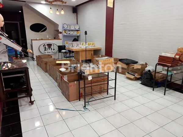 RUKO STRATEGIS DI PLAZA GRAHA FAMILI, DEKAT SMA PETRA 1