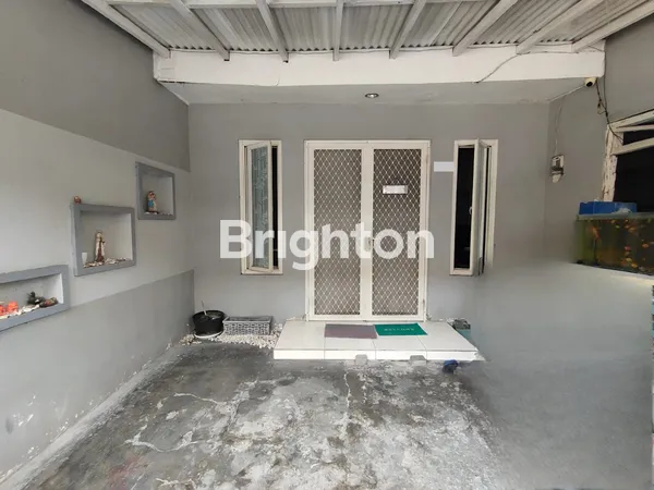 image RUMAH 2,5 LANTAI SHM 750 JT DEKAT JUANDA (2)