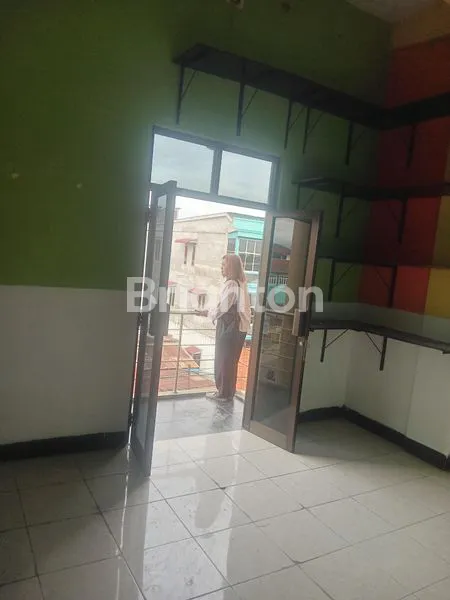 image RUKO 3 LANTAI DI KAWASAN STRATEGIS JL.BAHAGIA BY PASS, SANGAT COCOK UNTUK KANTOR, USAHA KULINER ATAU KOSKOSAN, DEKAT DENGAN KAMPUS UMSU, UISU, SMP DAN SMA, DAN STADION TELADAN MEDAN (6)