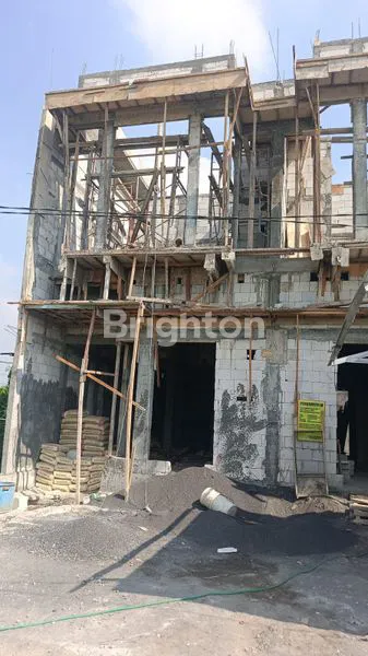 image RUMAH 2 LANTAI LT 92.5M² DI MEDOKAN AYU (1)