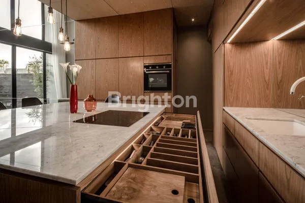 image SUPER PREMIUM LOKASI - UMALAS , LEASEHOLD HUNIAN MEWAH KONSEP  TOWN HOUSE  2 BR (6)