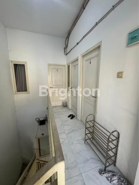 image RUMAH KOS KUTISARI SIAP PAKAI STRATEGIS DEKAT UK PETRA (2)