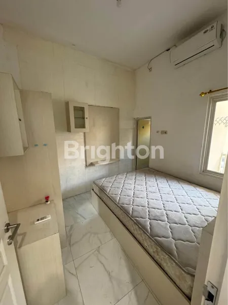 image RUMAH KOS KUTISARI SIAP PAKAI STRATEGIS DEKAT UK PETRA (4)