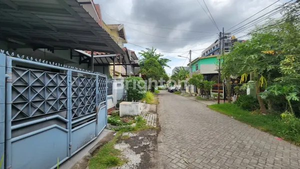 image RUMAH SIDOSERMO KOKOH HABIS RENOVASI, PLAZA MARINA, LINGKUNGAN AMAN & NYAMAN, JALAN MASUK RUMAH BESAR (2)