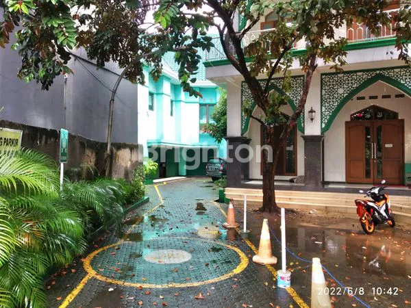 image GEDUNG PERKANTORAN 2.5 LANTAI LOKASI STRATEGIS DI KEBON JERUK (5)