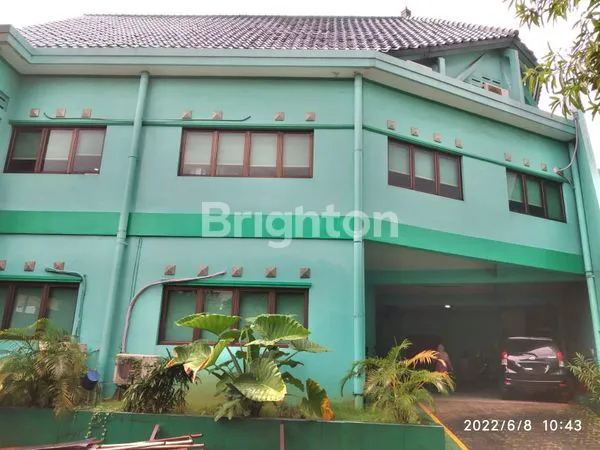 image GEDUNG PERKANTORAN 2.5 LANTAI LOKASI STRATEGIS DI KEBON JERUK (6)