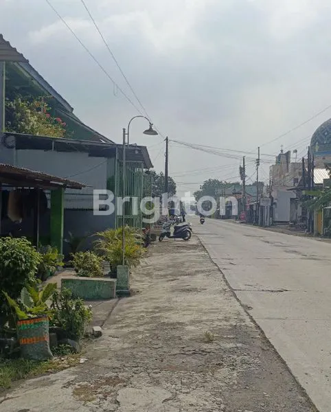 image RUMAH TEPI JALAN ADA KIOSNYA (4)