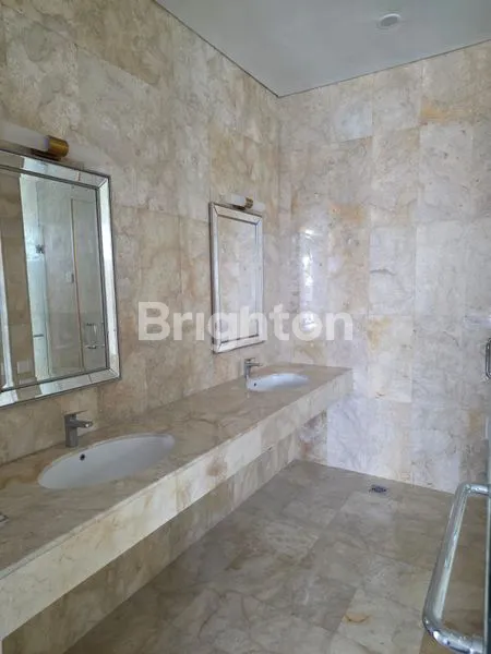 image VILLA MODERN EKSKLUSIF DENGAN ROOFTOP LUAS DI PECATU  (5)