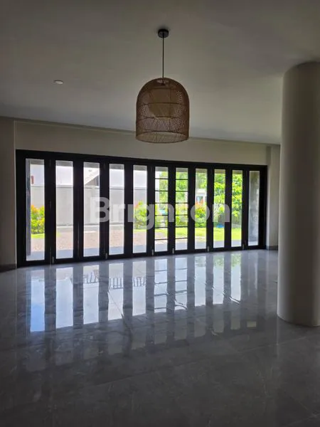 image VILLA MODERN EKSKLUSIF DENGAN ROOFTOP LUAS DI PECATU  (2)