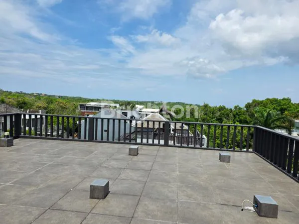 image VILLA MODERN EKSKLUSIF DENGAN ROOFTOP LUAS DI PECATU  (8)