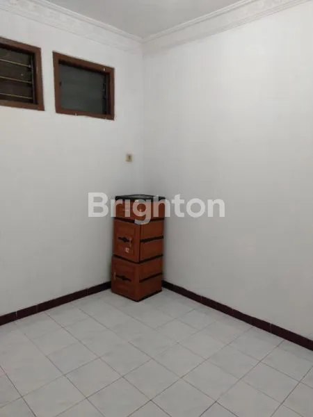 image RUKO 3 LT DIDAERAH RAMAI COCOK UNTUK KANTOR, KLINIK, APOTIK DLL DI SIMOKERTO DEKAT KAPASAN, KAPASARI, SIDOTOPO, KENJERAN (5)