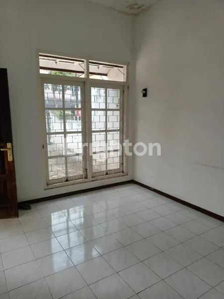 image RUMAH SIAP HUNI DI JALAN LOGAM2 SULFAT (4)