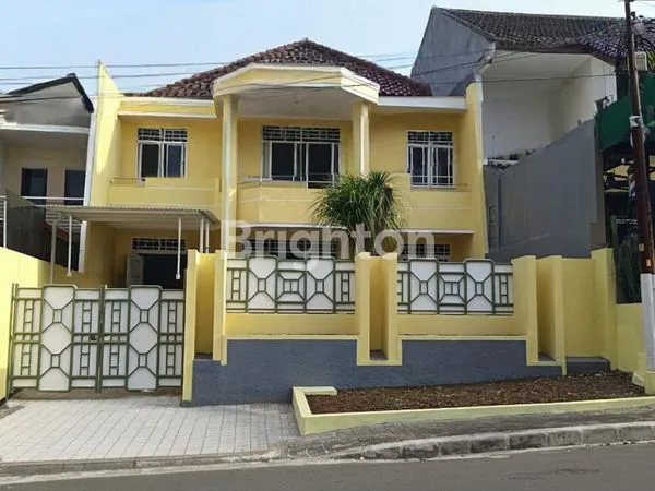 image RUMAH MEWAH KOKOH DI KAWASAN ELITE YASMIN (2)