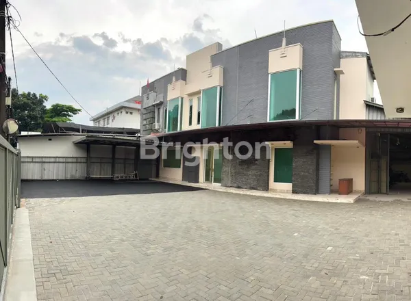 TEMPAT USAHA LEBAR 20 METER RAYA PASAR MINGGU JAKARTA SELATAN