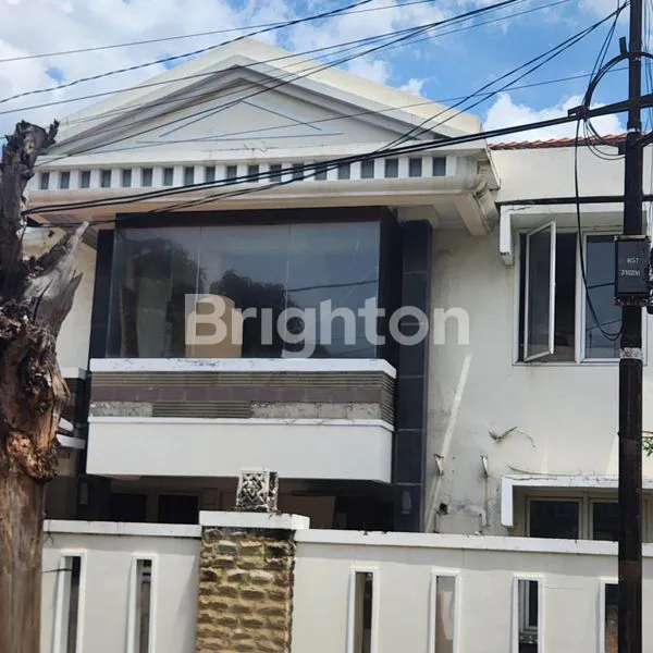 image RUMAH SUDAH BERUMUR, HITUNG TANAH SAJA DI JANUR KUNING KELAPA GADING (4)