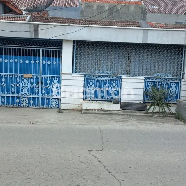 image RUMAH STRATEGIS PINGGIR JALAN RAYA UTAMA KARAWACI - COCOK UNTUK HUNIAN & TEMPAT USAHA (PERUMNAS 3) (1)