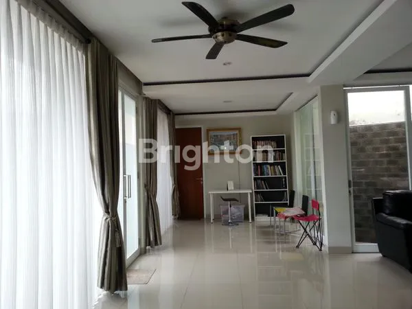 image RUMAH MEWAH SHM LB 212M² MERUYA (5)