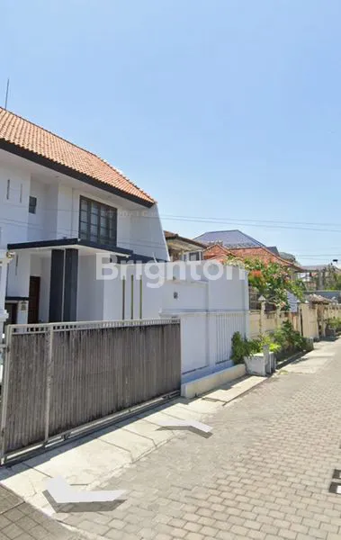 image RUMAH ADA POOL 5+2 BEDROOM DI RENON DEKAT LAPANGAN RENON (4)