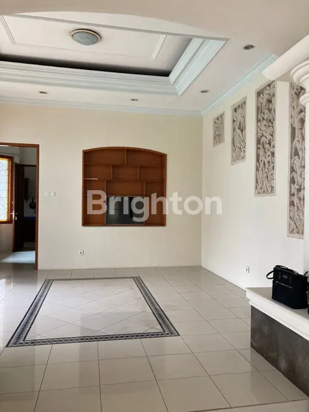 image RUMAH MEWAH 2 LANTAI DI JAKARTA SELATAN (3)