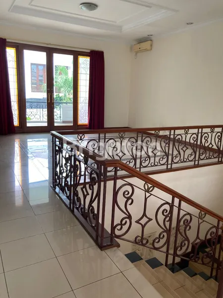 image RUMAH MEWAH 2 LANTAI DI JAKARTA SELATAN (4)