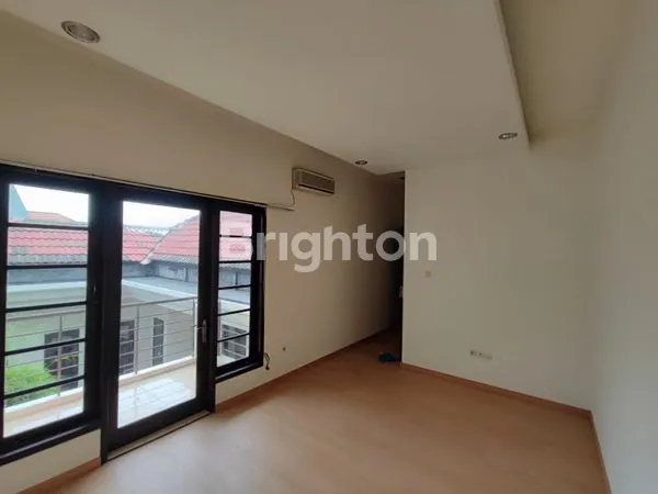 image RUMAH CANTIK DI JEMURSARI SURABAYA (8)