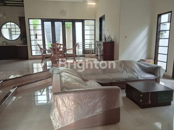 image RUMAH CANTIK DI JEMURSARI SURABAYA (2)