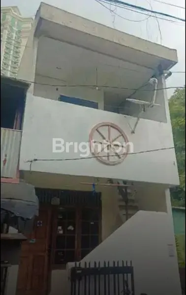 RUMAH STRATEGIS DI BENHIL  JAKARTA PUSAT.