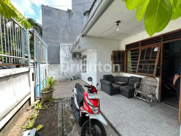 image RUMAH STRATEGIS JALAN UTAMA FAJAR INDAH SOLO (3)