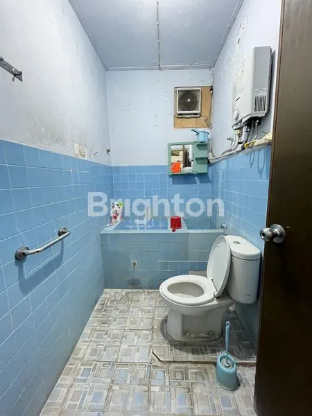 image RUMAH STRATEGIS JALAN UTAMA FAJAR INDAH SOLO (7)