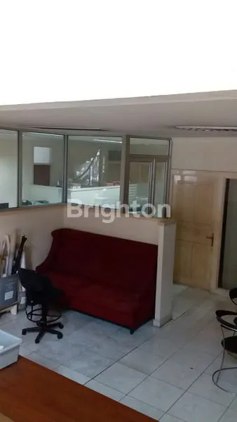 image RUMAH 3 LANTAI LT 250M² DI PASAR BARU (6)