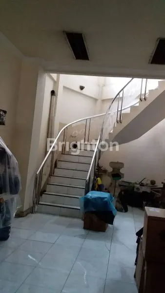 image RUMAH 3 LANTAI LT 250M² DI PASAR BARU (7)