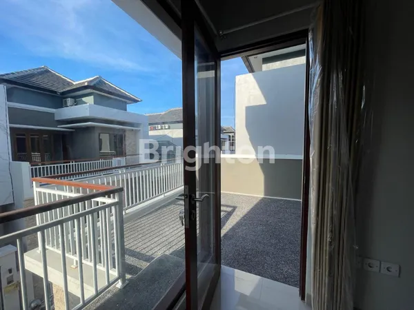 image DISEWAKAN RUMAH DENGAN SEMI VILA FULL FURNISH 2 LANTAI DILOKASI STRATEGIS DAERAH SANUR DENPASAR BALI (4)