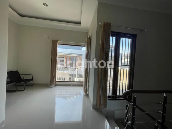 image DISEWAKAN RUMAH DENGAN SEMI VILA FULL FURNISH 2 LANTAI DILOKASI STRATEGIS DAERAH SANUR DENPASAR BALI (5)
