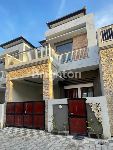 image DISEWAKAN RUMAH DENGAN SEMI VILA FULL FURNISH 2 LANTAI DILOKASI STRATEGIS DAERAH SANUR DENPASAR BALI (1)