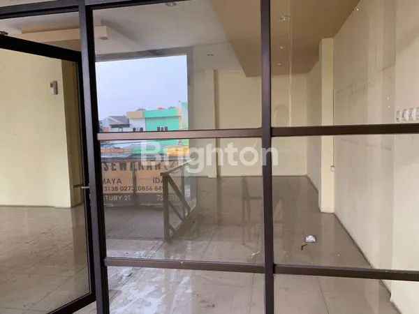 image RUKO  GANDENG 3 LANTAI  BINTARO JAKARTA SELATAN  (5)